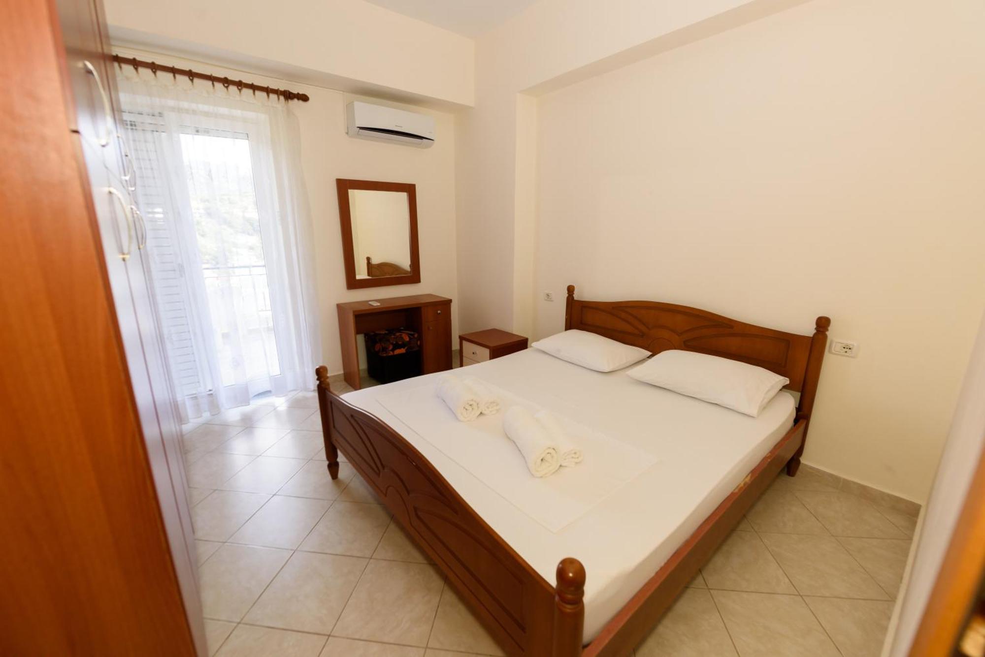 Vasili'S Family Apartments Himara Kültér fotó